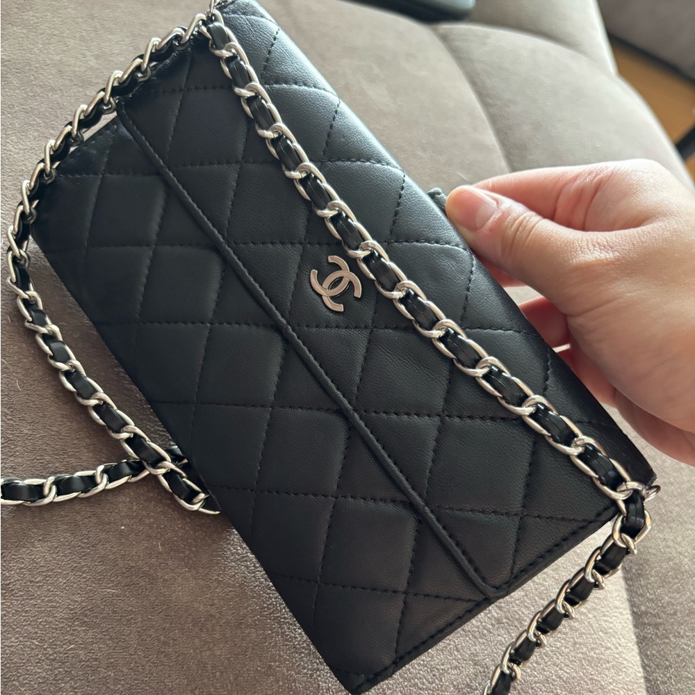 Chanel wallet on chain